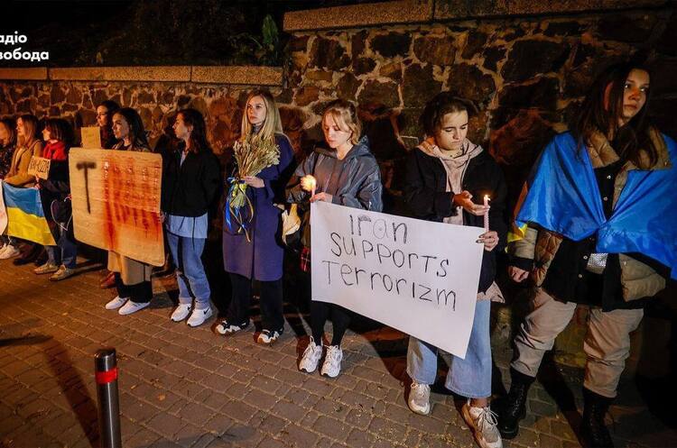 Мітинг під посольством Ірану в Києві МЗС України офіційно звинуватило Іран у співучасті в злочинах росії проти України