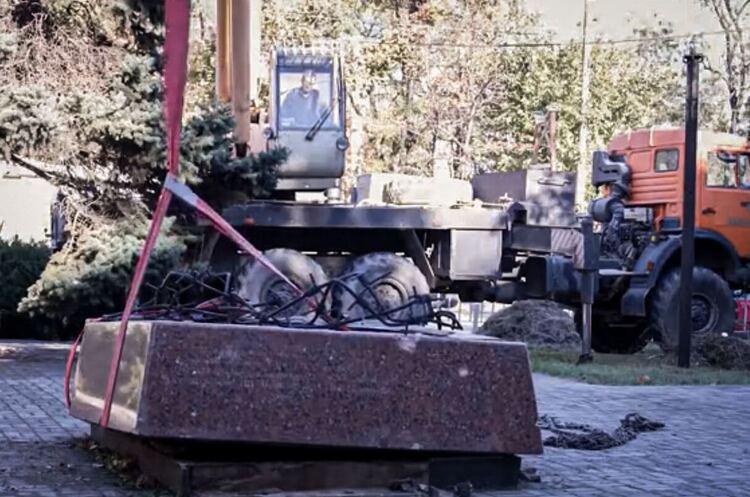 https://t.me/andriyshTime Росіяни в окупованому Маріуполі знесли пам'ятник жертвам голодомору