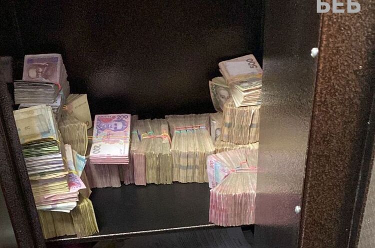 БЕБ вилучило понад 5 млн грн в офісах м’ясокомбінату, пов’язаного з рф БЕБ вилучило понад 5 млн грн в офісах м’ясокомбінату, пов’язаного з рф
