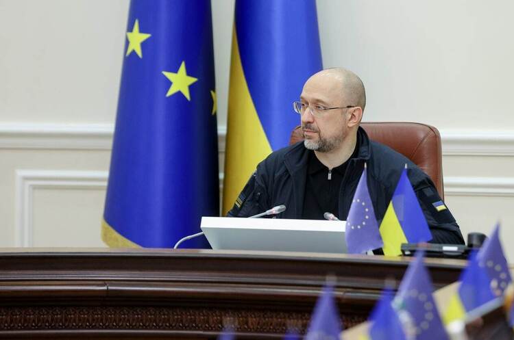 Прем'єр-міністр Денис Шмигаль Росіяни за десять днів пошкодили понад 400 об'єктів України – Шмигаль