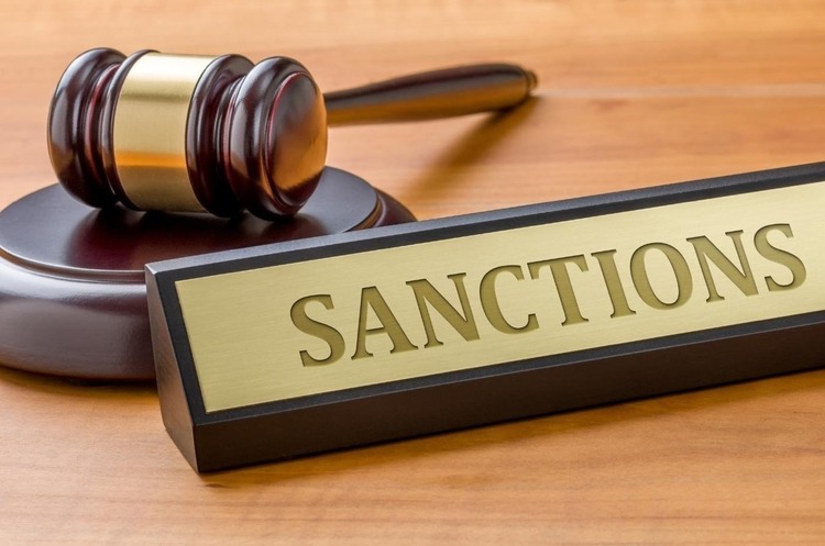 Зеленський розгляне петицію щодо блокування видання «Страна» Зеленський розгляне петицію щодо блокування видання «Страна»