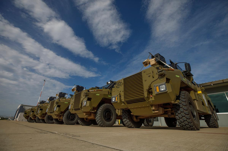 Австралія направить Україні ще 30 бронетранспортерів Bushmaster