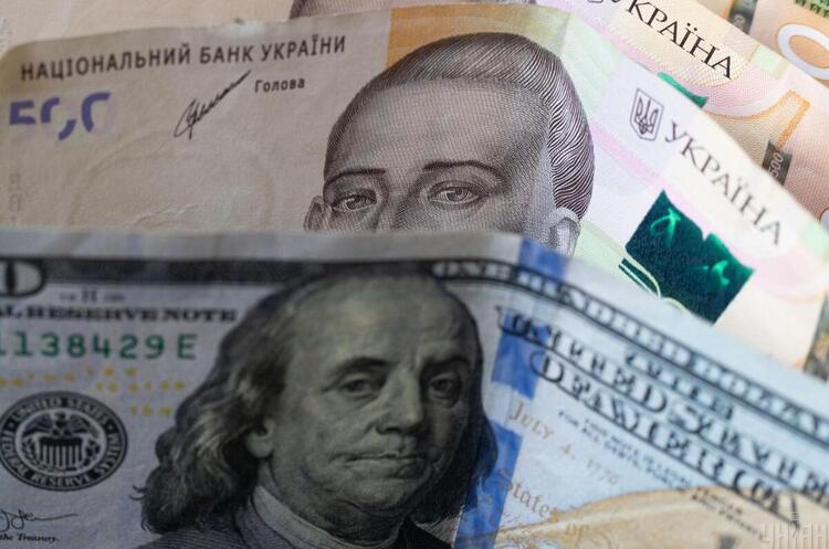 Курси валют на 31 жовтня: після вихідних гривня додала 10-20 копійок до долара і євро в касах банків Курси валют на 31 жовтня: після вихідних гривня додала 10-20 копійок до долара і євро в касах банків