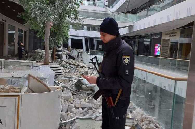 ТРЦ «Nikolsky» у Харкові після обстрілу Перерозподіл ринку: постраждалі від обстрілів ТРЦ частково відбудовуються, але ставки в них падають