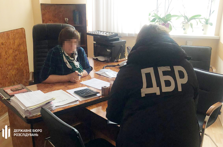 Ексдиректора «Укрпатенту» підозрюють у крадіжці 250 млн грн, призначених для купівлі бронежилетів Ексдиректора «Укрпатенту» підозрюють у крадіжці 250 млн грн, призначених для купівлі бронежилетів