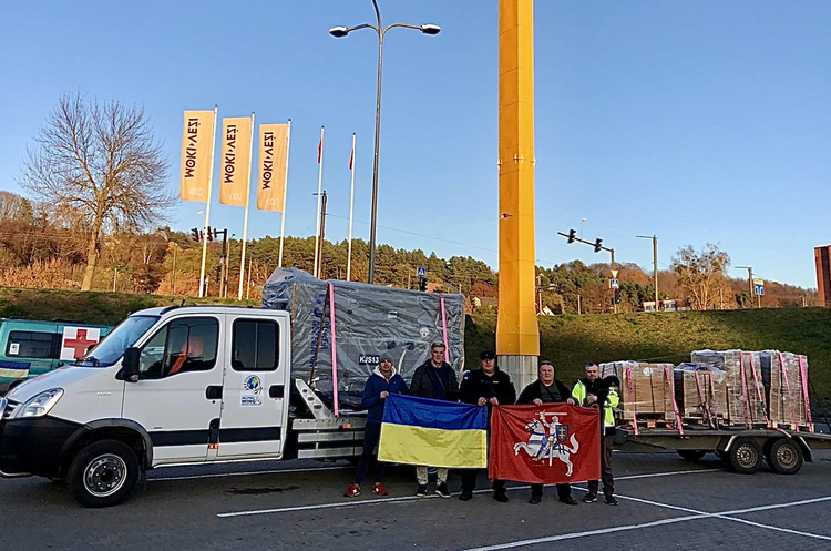 Перші 13 генераторів від Литви вже прибули в Україну