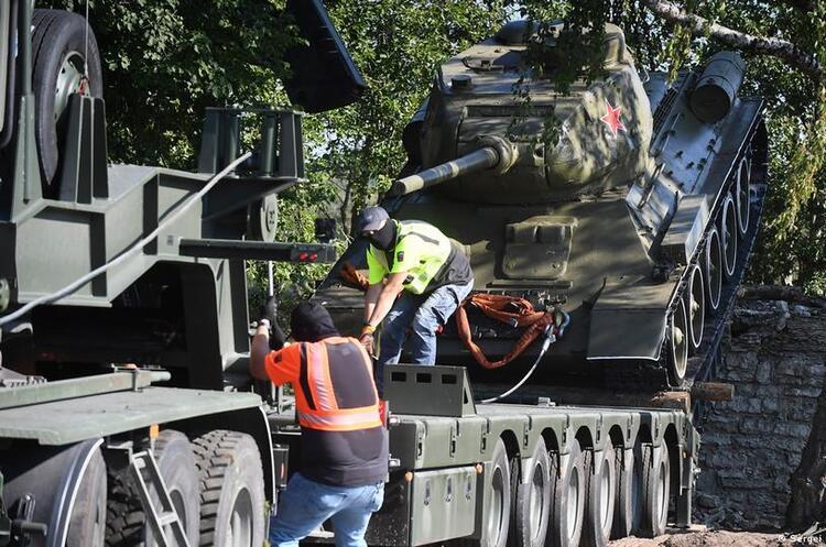 Кияни хочуть демонтувати ще понад 200 пам'ятників та меморіальних дошок у столиці Кияни хочуть демонтувати ще понад 200 пам'ятників та меморіальних дошок у столиці