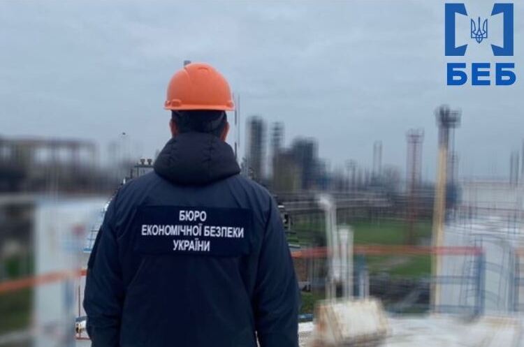 БЕБ проводить обшуки на нафтопереробному заводі за підозрою в ухиленні від сплати понад 700 млн грн податків БЕБ проводить обшуки на нафтопереробному заводі за підозрою в ухиленні від сплати понад 700 млн грн податків