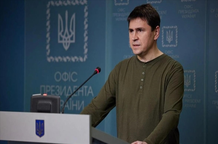 Радник голови Офісу президента Михайло Подоляк Україна не бачить ознак того, що росія залишає Херсон без бою – Подоляк