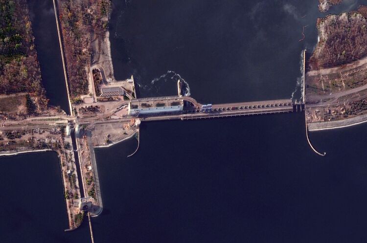 Росіяни підірвали міст на Каховській ГЕС під час відступу – супутникові знімки