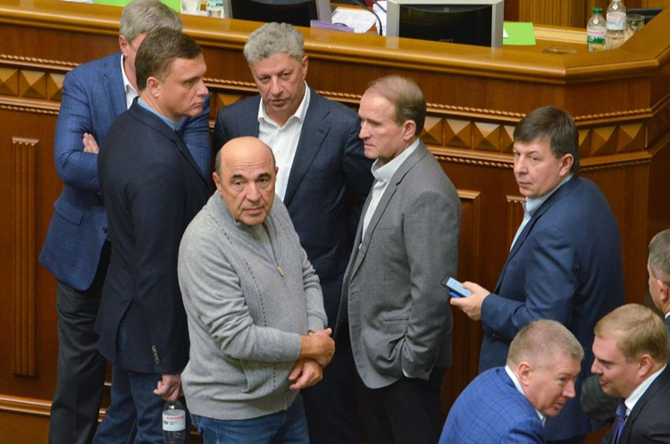 Українці менш ніж за добу зібрали 25 000 підписів у петиції про позбавлення мандатів депутатів ОПЗЖ Українці менш ніж за добу зібрали 25 000 підписів у петиції про позбавлення мандатів депутатів ОПЗЖ