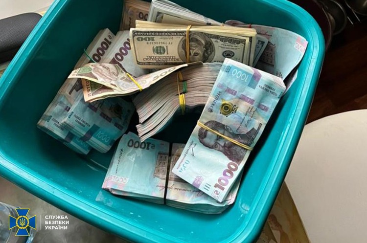 СБУ знайшла проросійську літературу й мільйони готівкою під час обшуків УПЦ (МП) СБУ знайшла проросійську літературу й мільйони готівкою під час обшуків УПЦ (МП)