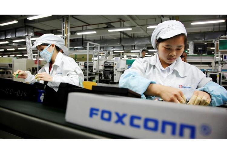 Foxconn заплатить новим працівникам по $1400, щоб вони припинили протести