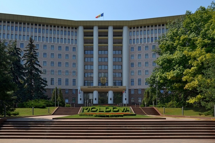 Молдова викликала посла росії із вимогами припинити бомбардування України