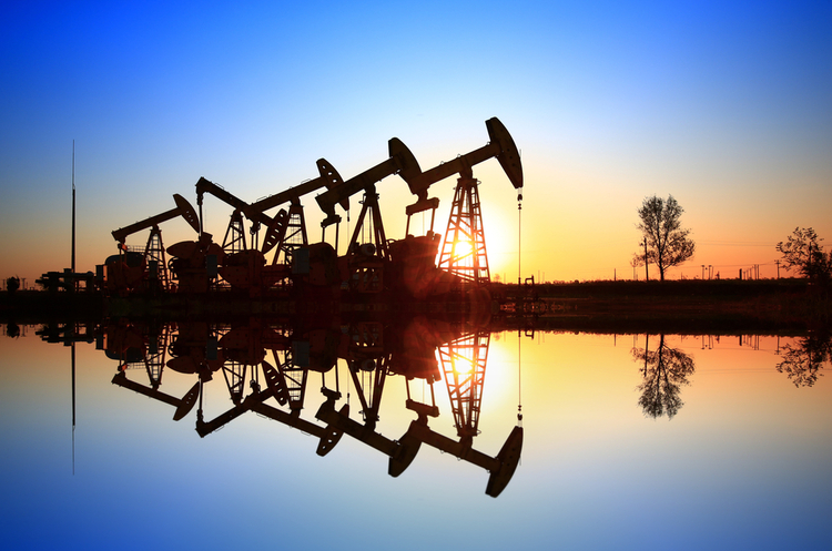 Світовий ринок нафти почав падати напередодні введення нафтового ембарго і стелі цін