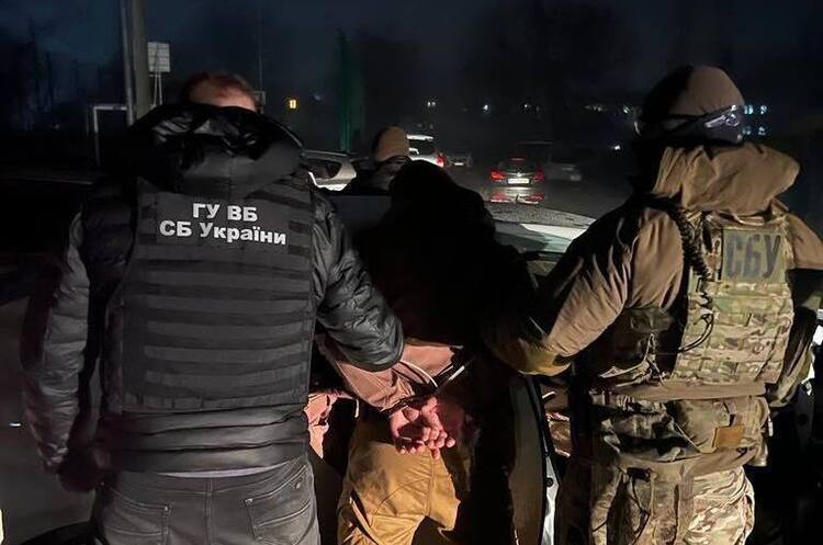 Керівника апарату Бориспільської районної військової адміністрації викрили на шахрайстві