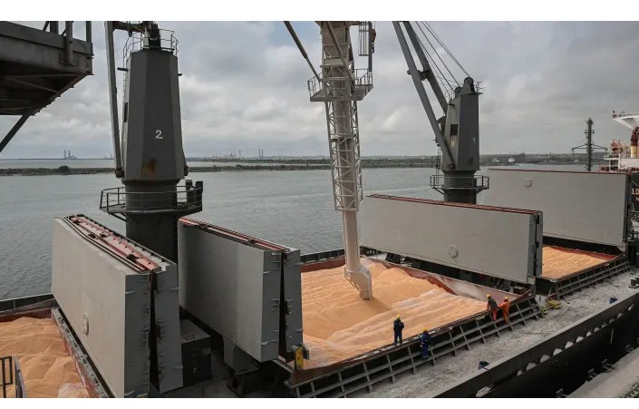 WSJ: кораблі, пов’язані з найбільшим російським експортером зерна, перевозили вкрадене українське зерно