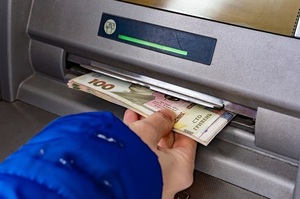 НБУ запропонував банкам встановити єдині розширені ліміти на зняття готівки в банкоматах