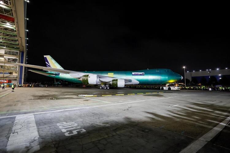фото Jennifer Buchanan/The Seattle Times via AP У США зібрали останній «Боїнг-747» - виробництво цих літаків припинено