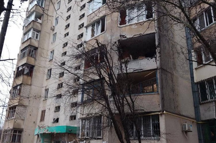 Росіяни обстріляли Херсон та приміські населені пункти з артилерії та РСЗВ Росіяни обстріляли Херсон та приміські населені пункти з артилерії та РСЗВ