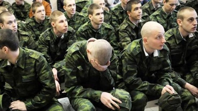 The enemy continues to agitate conscript servicemen to transfer to contract service The enemy continues to agitate conscript servicemen to transfer to contract service