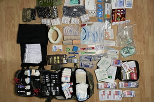 Українські ліки на фронті: що можна знайти в аптечках військових та рюкзаках медиків