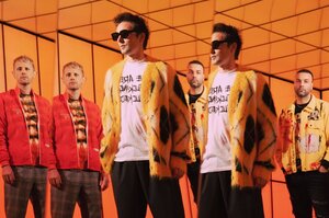   :  Red Hot Chili Peppers     Muse,       ,      