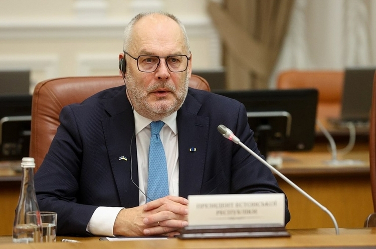 Президент Естонії Алар Каріс Естонія відправила в Україну безпілотники та зимову форму