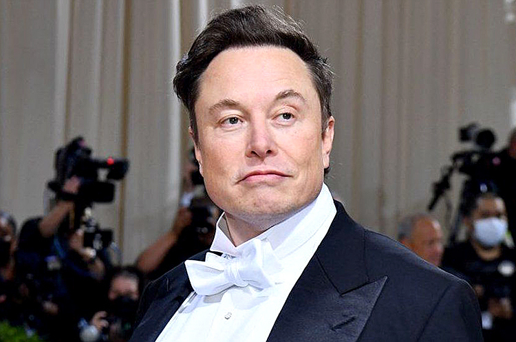 Ілон Маск Маск не продаватиме акції Tesla впродовж двох років