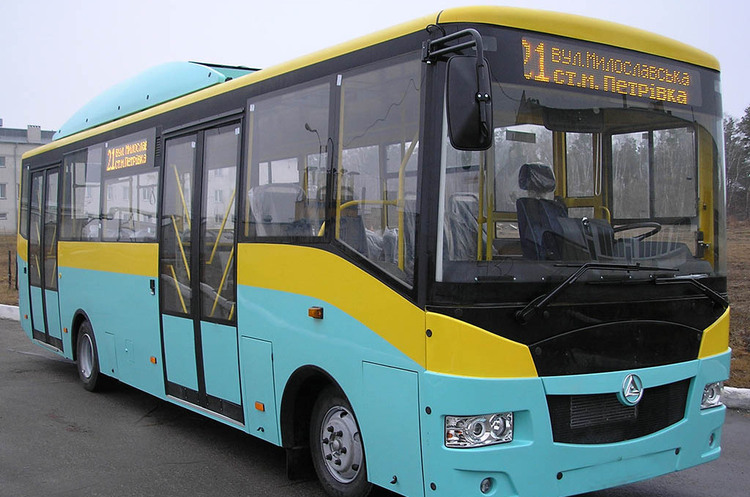 Автобус виробництва "Еталон" Корпорація «Еталон» оцінює збитки від руйнувань трьох заводів у Чернігові в 30 млн євро