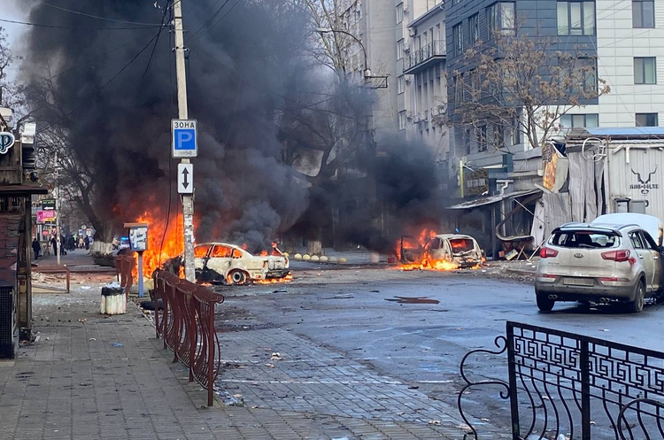 ОНОВЛЕНО: росіяни знову обстріляли центр Херсона, є жертви ОНОВЛЕНО: росіяни знову обстріляли центр Херсона, є жертви