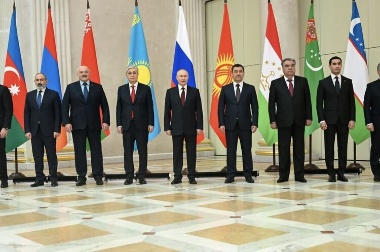 фото DR путін роздав учасникам саміту країн СНД вісім перснів, собі залишив дев’ятий