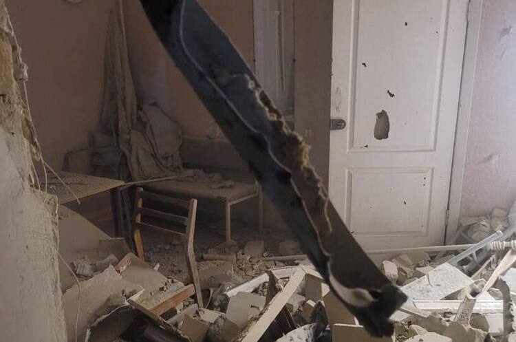 Росіяни обстріляли пологове відділення у Херсоні Росіяни обстріляли пологове відділення у Херсоні