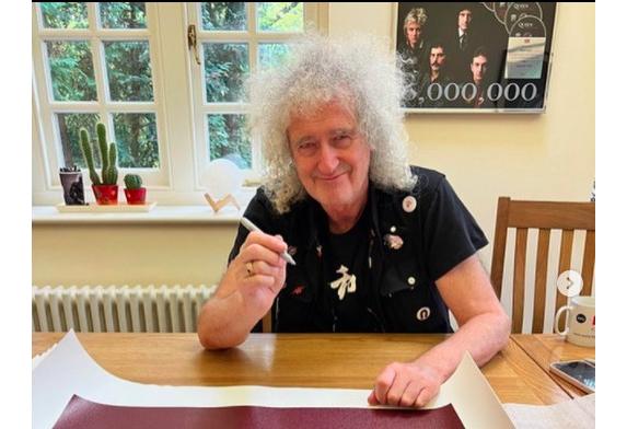 Instagram brianmayforreal Британський король Чарльз подарував лицарський титул гітаристу Queen Браяну Мею