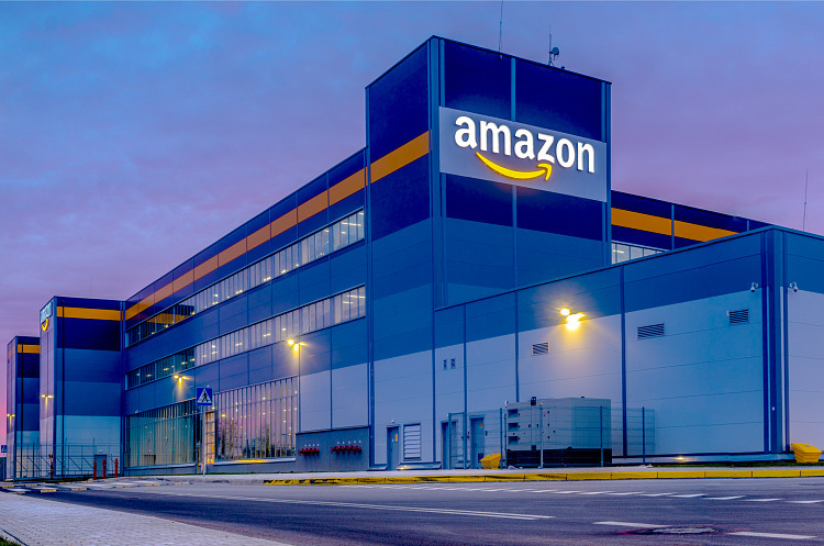фото DR Amazon скоротить понад 18 000 співробітників - гендиректор