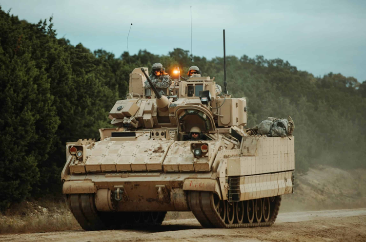 ОНОВЛЕНО: США передадуть Україні БМП M2 Bradley, ФРН - ще одну батарею ЗРК Patriot ОНОВЛЕНО: США передадуть Україні БМП M2 Bradley, ФРН - ще одну батарею ЗРК Patriot