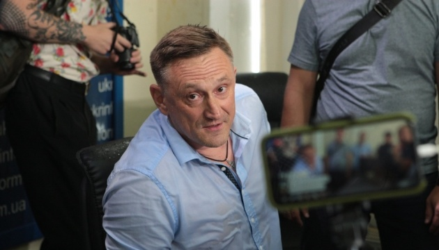 Депутат Ради з російським паспортом Аксьонов написав заяву про складання мандату – нардеп Депутат Ради з російським паспортом Аксьонов написав заяву про складання мандату – нардеп
