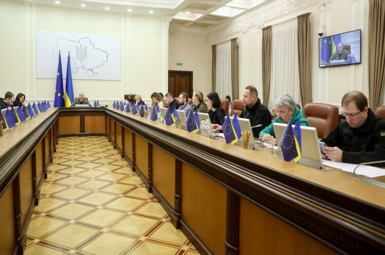 Уряд дозволив військовикам та правоохоронцям не погоджувати з Мінфіном видатки на оборону Уряд дозволив військовикам та правоохоронцям не погоджувати з Мінфіном видатки на оборону