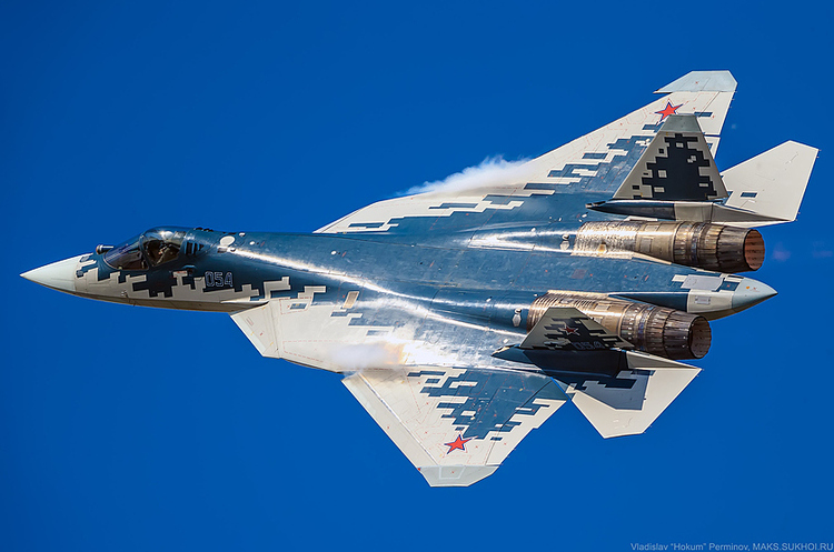 Су-57 Росіяни використовують новітні Су-57 для ударів по Україні, але бояться відправляти їх через кордон