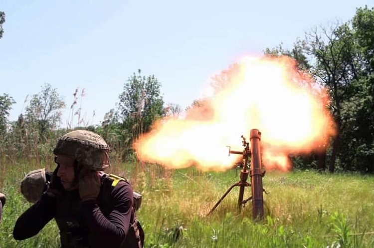 Оборонці відбили ворожі атаки в районі Бахмута та ще 16 населених пунктів Оборонці відбили ворожі атаки в районі Бахмута та ще 16 населених пунктів