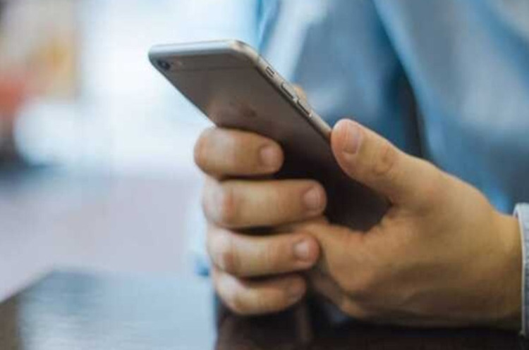 Occupiers check phones of Kherson Oblast residents to detect photos of russian equipment Occupiers check phones of Kherson Oblast residents to detect photos of russian equipment