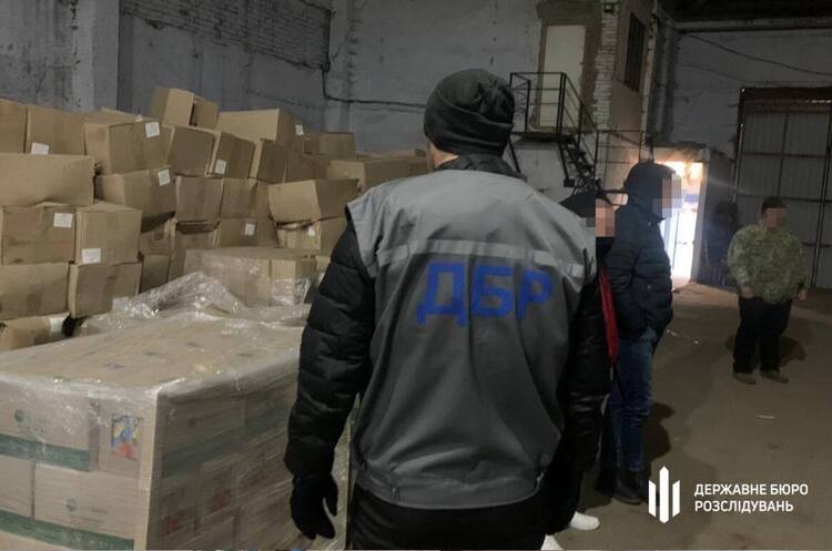 ДБР викрило схему масштабного розкрадання продуктів харчування для військових ДБР викрило схему масштабного розкрадання продуктів харчування для військових