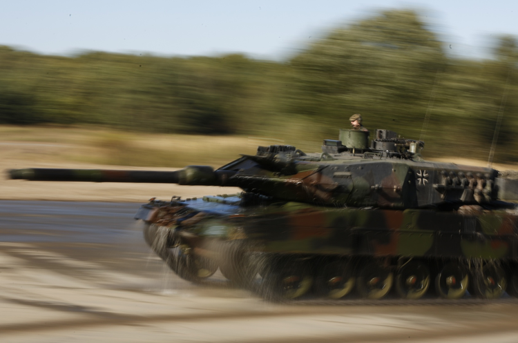 Нідерланди готові оплатити доставку танків Leopard в Україну – Bloomberg Нідерланди готові оплатити доставку танків Leopard в Україну – Bloomberg