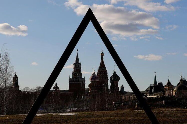 Bloomberg: Завдяки валютним резервам росія зможе вести війну в Україні до трьох років