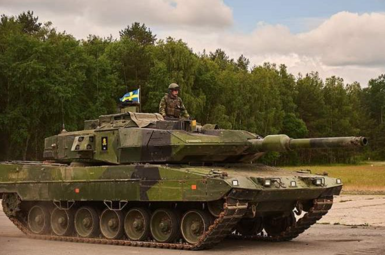 Швеція може відправити Україні танки Stridsvagn 122