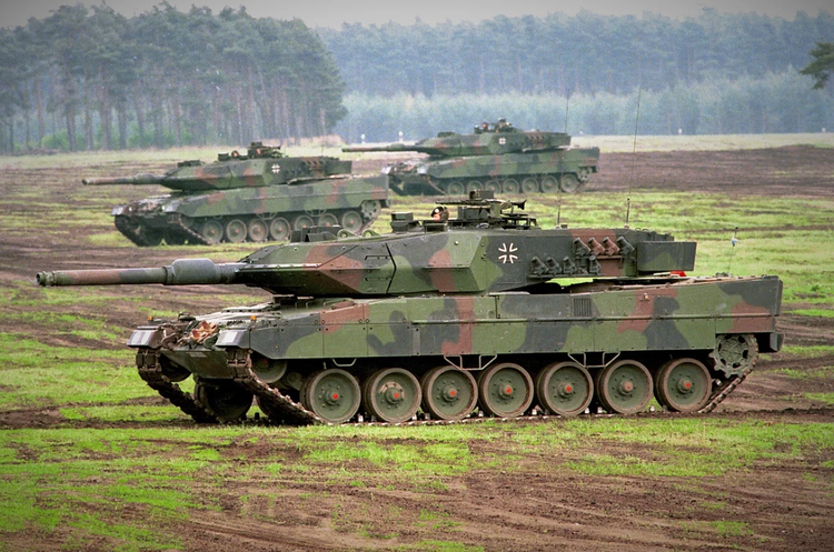 Німеччина офіційно заявила про дозвіл на реекспорт танків Leopard 2 в Україну