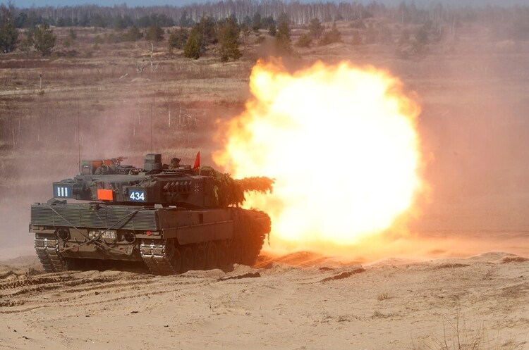 фото DR Іспанія готова відправити в Україну свої танки Leopard 2 – Міноборони
