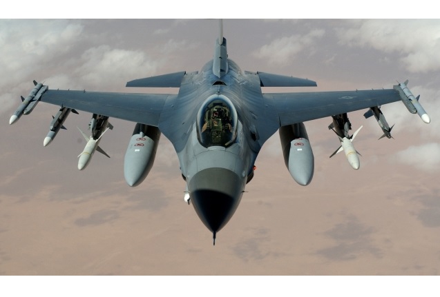 F-16 Politico: Країни НАТО обговорюють постачання Україні винищувачів