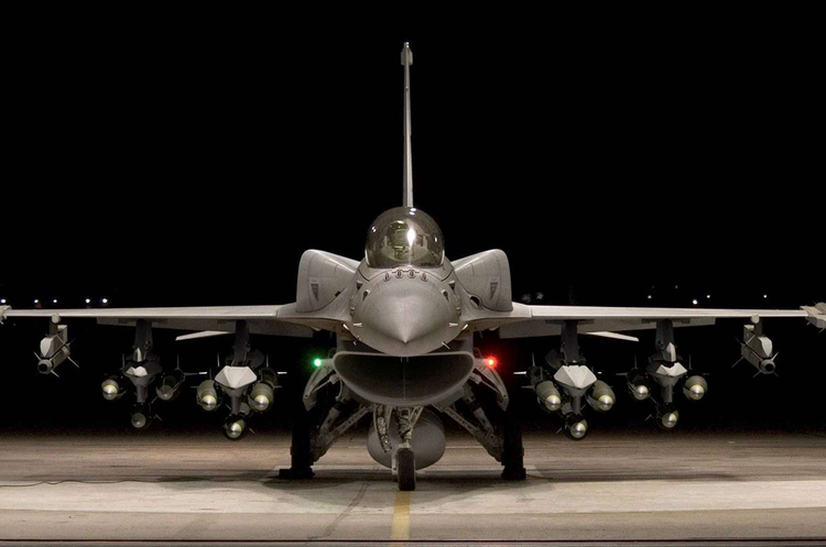Нідерланди готові розглянути запит на постачання Україні винищувачів F-16