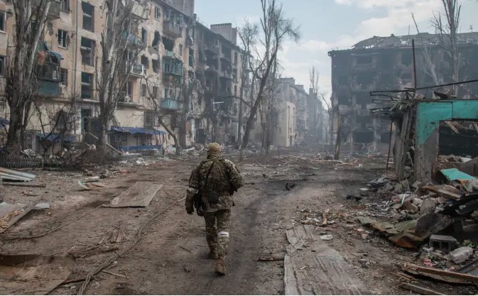 Маріуполь росія знищила понад 75 000 будівель в Україні – дипломат